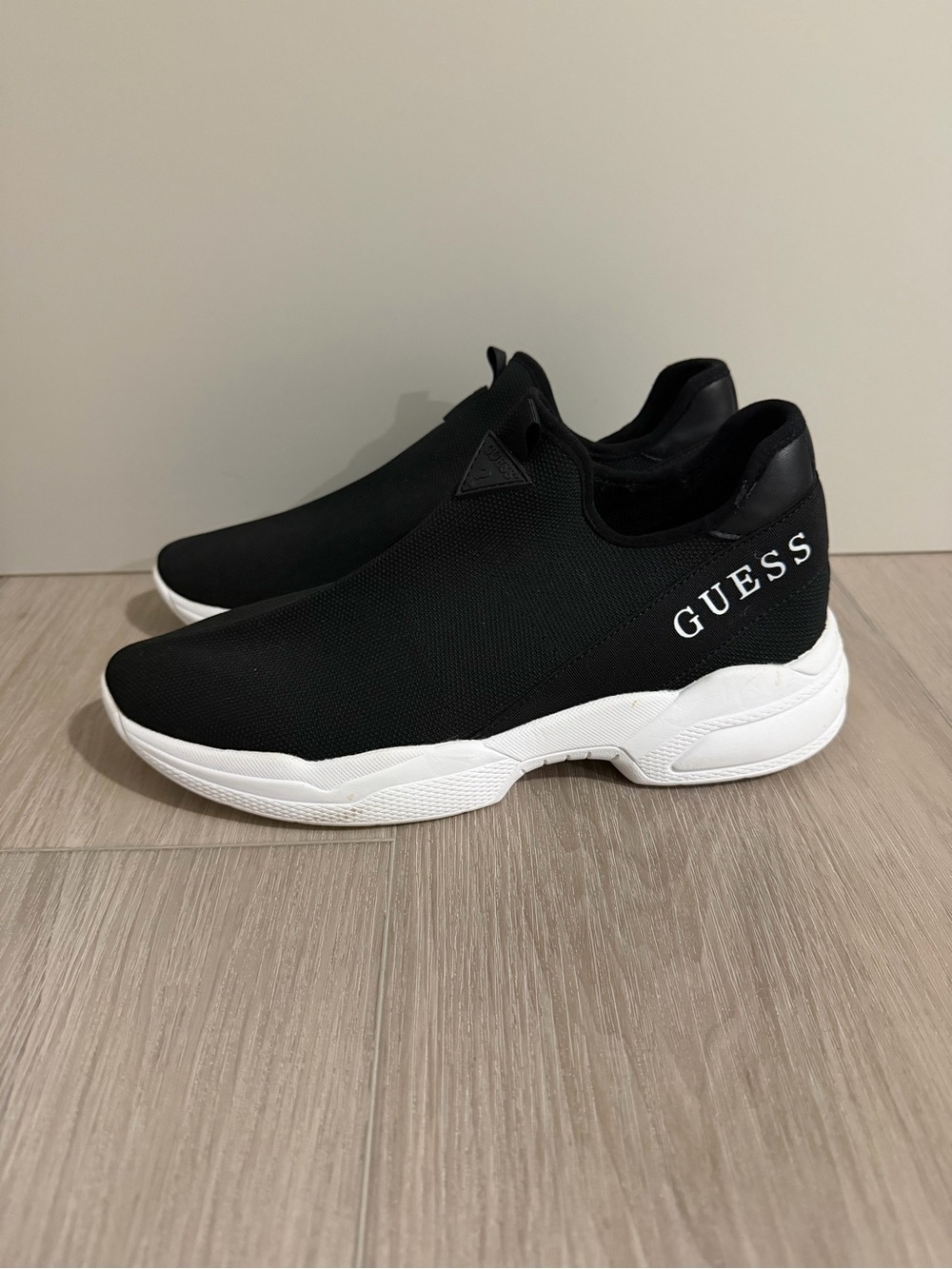 GUESS Men’s Slip On Sneakers Black White Casual Comfort Shoes Lightweight 11M